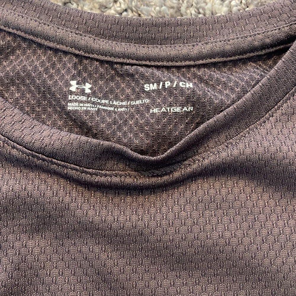 Women's Short Sleeve Purple Loose Fit Heat Gear Under Armour Shirt - Picture 2 of 6